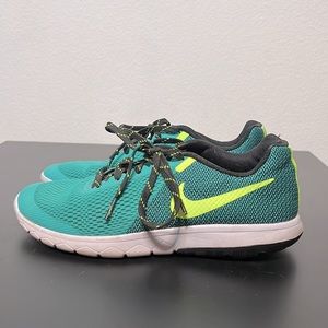 Nike colorful lightweight running shoes sneakers size 8 aqua, green black